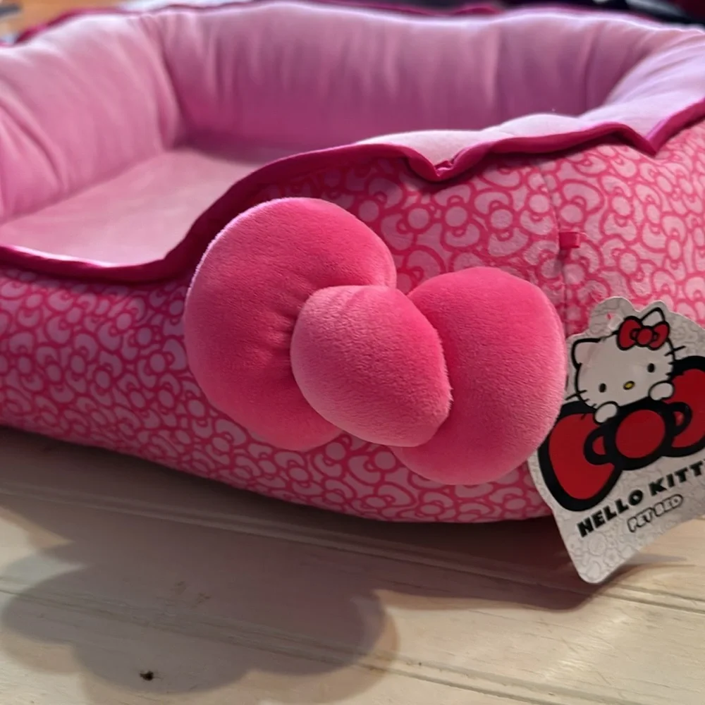 Hello kitty : pink pet bed